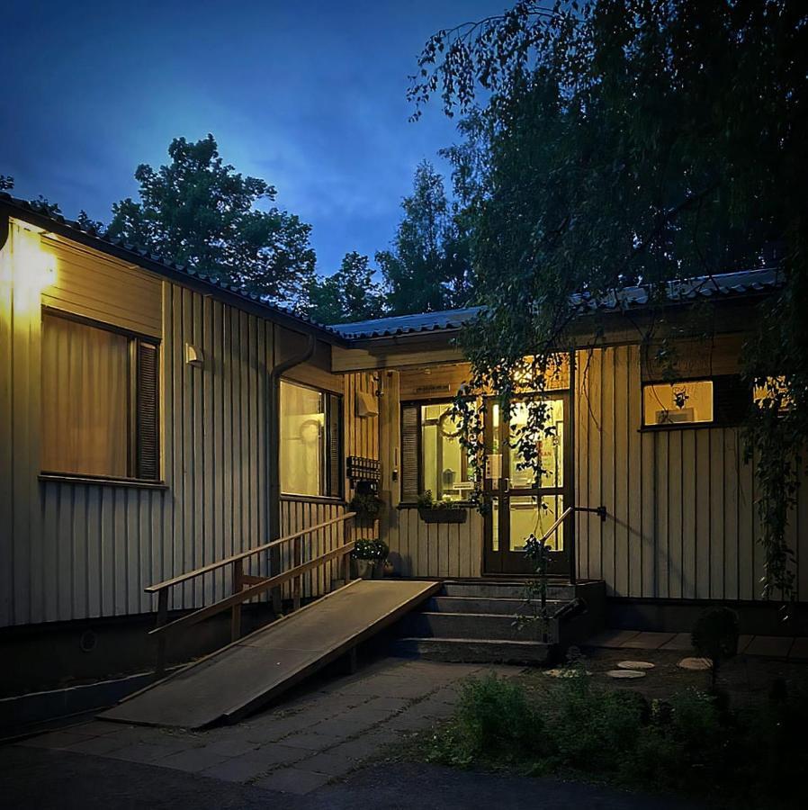 Guesthouse - Kuin Kotonaan Котка Екстериор снимка
